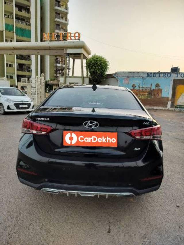 https://images10.gaadi.com/usedcar_image/3567900/original/processed_77c7f2cc-e105-4626-84b6-0f78066ad075.jpg?imwidth=6400