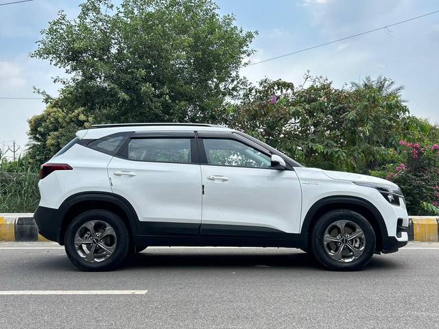 https://images10.gaadi.com/usedcar_image/3567940/original/processed_img2864468~used_car_2864468_1694091349.jpg?imwidth=6401