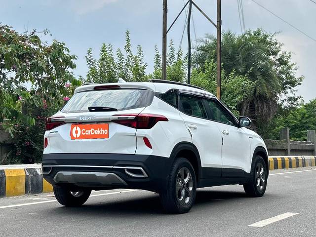 https://images10.gaadi.com/usedcar_image/3567940/original/processed_img2864468~used_car_2864468_1694091357.jpg?imwidth=6402