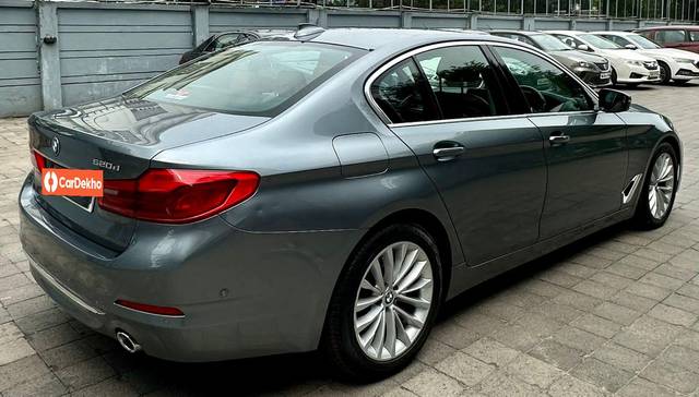 https://images10.gaadi.com/usedcar_image/3567977/original/processed_img2864490~used_car_2864490_1694094268.jpg?imwidth=6402