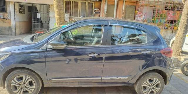 https://images10.gaadi.com/usedcar_image/3568042/original/processed_323db2fa-e21a-4a18-8938-9347fdf3bac0.jpg?imwidth=6402