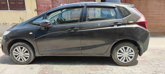https://images10.gaadi.com/usedcar_image/3568138/original/processed_3cf8dec6-7397-4cd4-b6f8-b7cca9436019.jpg?imwidth=6402