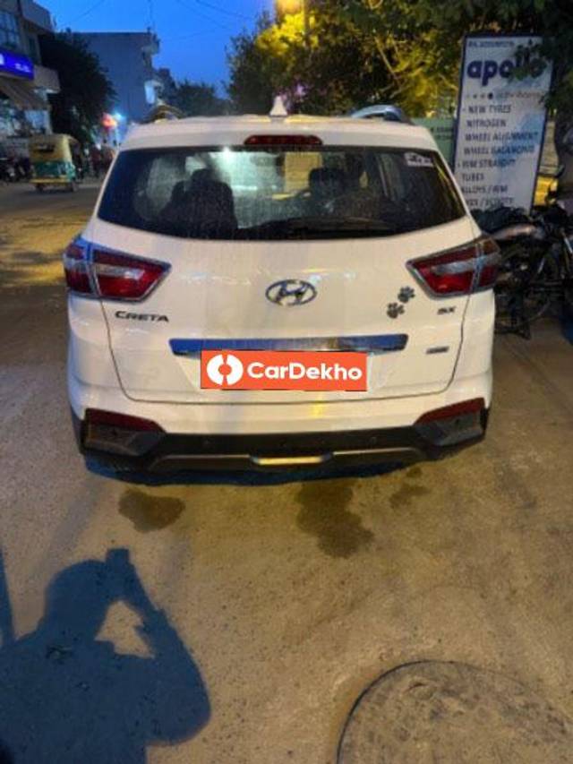 https://images10.gaadi.com/usedcar_image/3568149/original/processed_2968cb3a-cf7f-4f08-ba6c-2028d1b44f49.jpeg?imwidth=6402