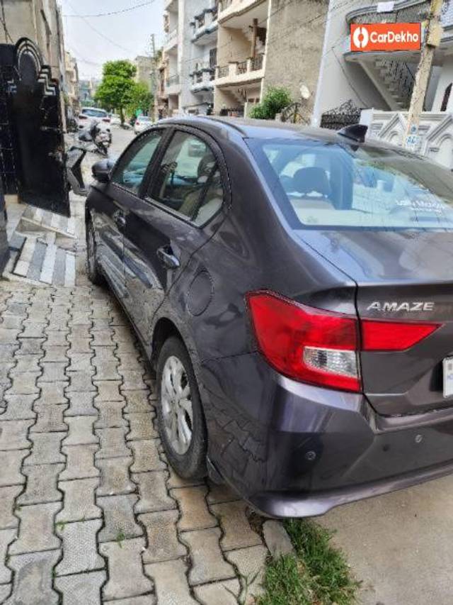 https://images10.gaadi.com/usedcar_image/3568235/original/processed_268b73fc-1457-4e5b-b3f3-d1b1b88534c7.jpg?imwidth=6402
