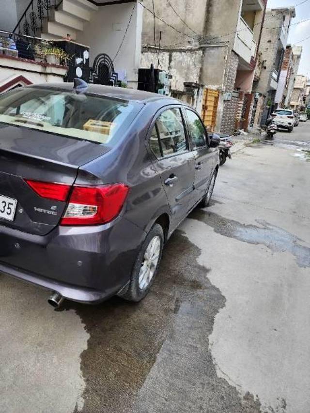 https://images10.gaadi.com/usedcar_image/3568235/original/processed_8f588db5-e664-4712-9a56-79f3c312d841.jpg?imwidth=6401