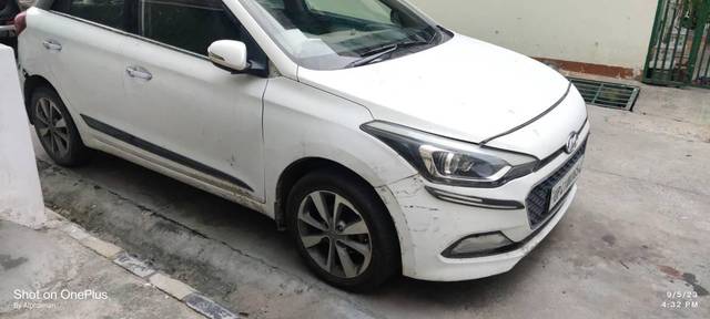 https://images10.gaadi.com/usedcar_image/3568284/original/processed_f3994fcd-3ddd-46d6-8518-a1b3d59f6e04.jpg?imwidth=6400