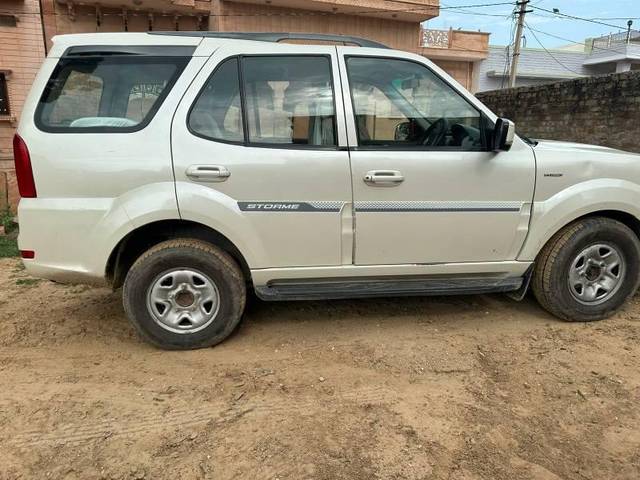 https://images10.gaadi.com/usedcar_image/3569096/original/processed_cdc9758c-5dc6-4a1c-bf27-d877d03f2600.jpg?imwidth=6401