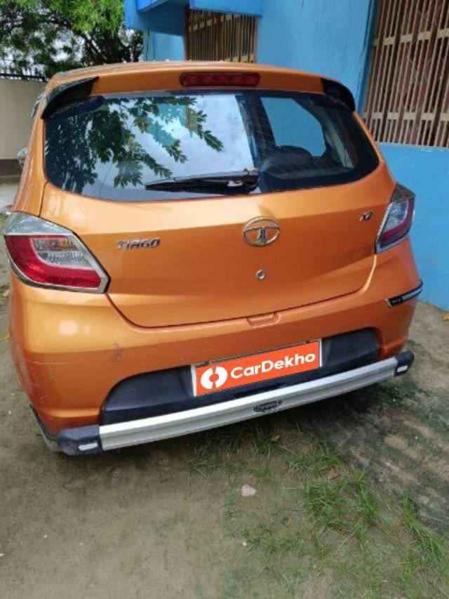 https://images10.gaadi.com/usedcar_image/3569230/original/processed_b001cb56-931a-436f-a92a-20cfed0fc6ee.jpg?imwidth=6401