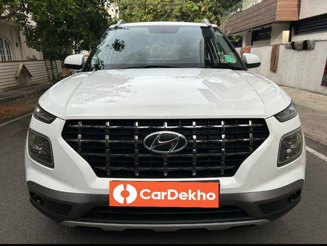 https://images10.gaadi.com/usedcar_image/3569448/original/processed_img2865599__used_car_2865599_1694175421.jpg?imwidth=6400