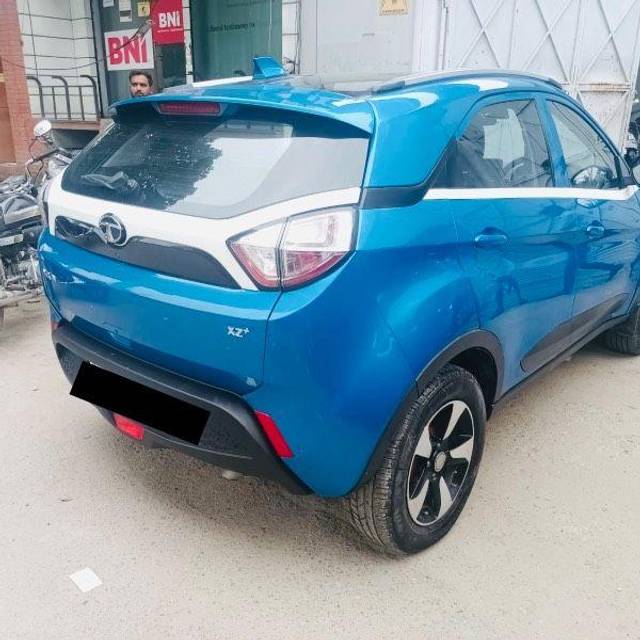https://images10.gaadi.com/usedcar_image/3569731/original/processed_c872cd87-116c-4d8a-a2cb-0799d4caf423.jpeg?imwidth=6402
