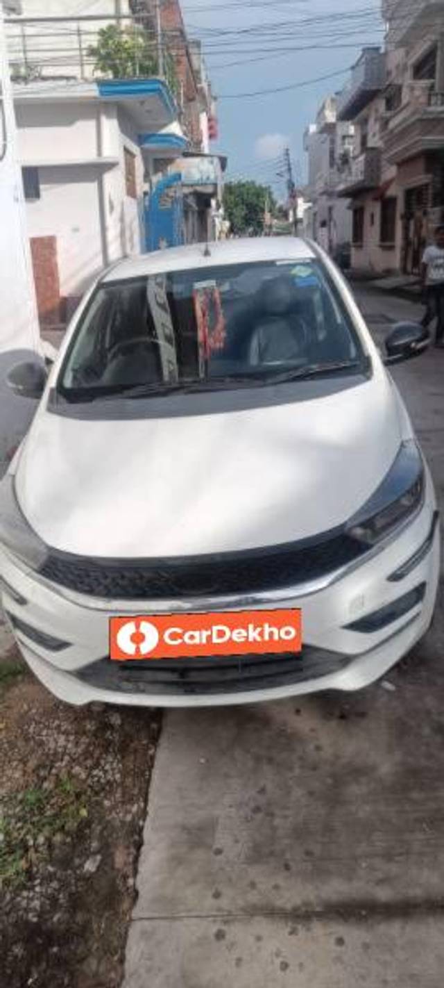 https://images10.gaadi.com/usedcar_image/3569745/original/processed_5db1ab3e-0cd6-480a-b528-3a038ba32d00.jpg?imwidth=6400