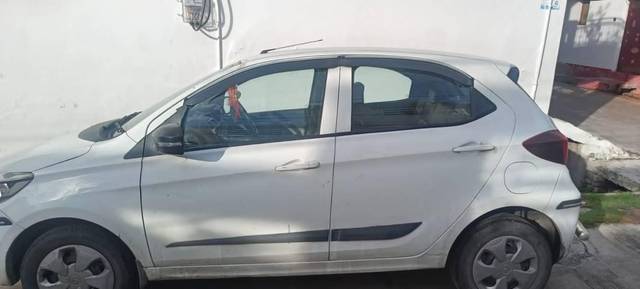 https://images10.gaadi.com/usedcar_image/3569745/original/processed_dc539d20-91c0-41c9-8025-2a9617a6b981.jpg?imwidth=6402