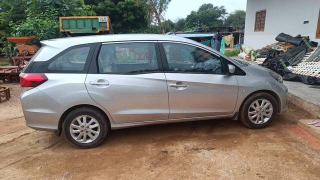 https://images10.gaadi.com/usedcar_image/3569771/original/processed_adab5356-df2b-44ed-bf88-31a767ebd1d8.jpg?imwidth=6402