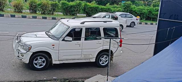 https://images10.gaadi.com/usedcar_image/3569782/original/processed_91be4623-05ee-4fd2-8603-83f2bde0aa98.jpg?imwidth=6400