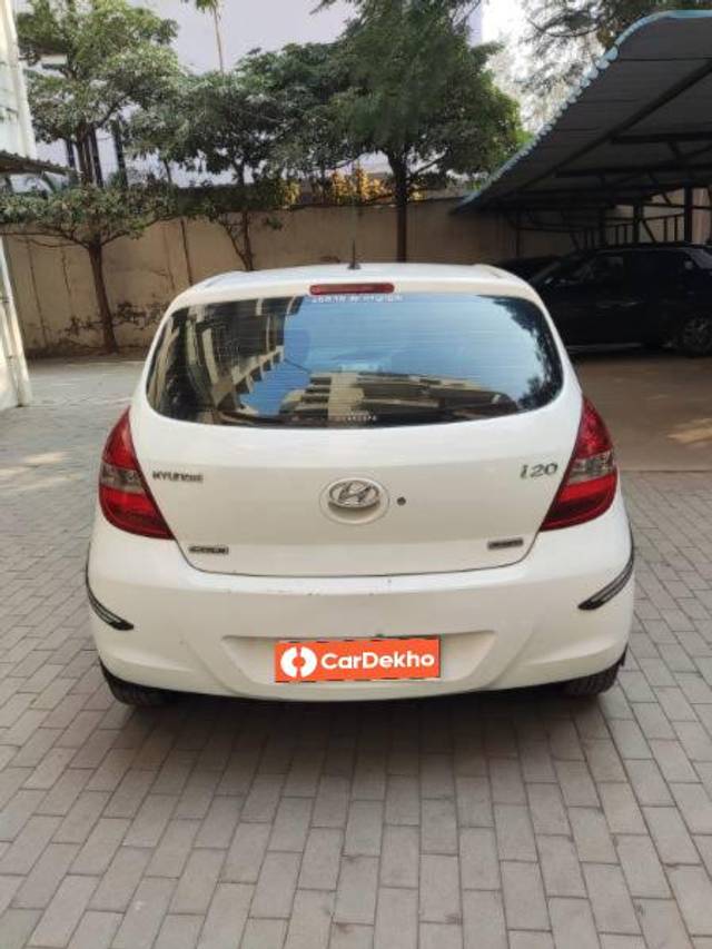 https://images10.gaadi.com/usedcar_image/3570137/original/processed_5eb0abc1-67de-43ec-8e1f-8f910eda11a8.jpg?imwidth=6401