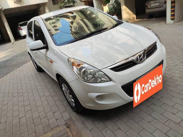 https://images10.gaadi.com/usedcar_image/3570137/original/processed_b799dbed-14ba-475c-87f8-7eed7a83d473.jpg?imwidth=6400