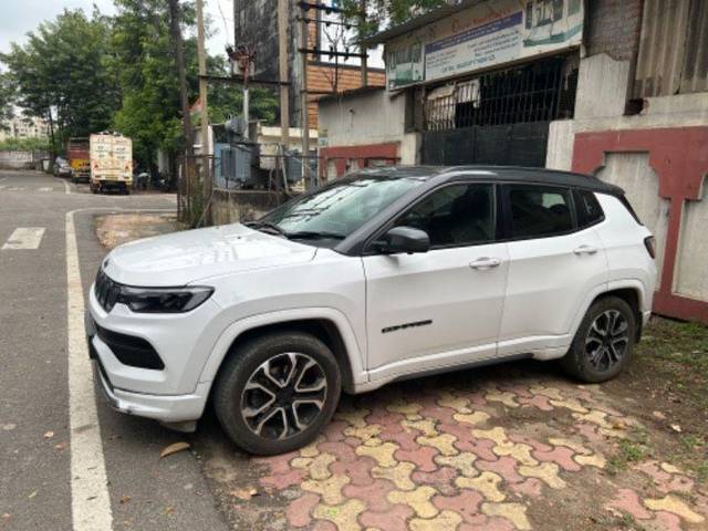 https://images10.gaadi.com/usedcar_image/3570407/original/processed_589e1584-5817-4a43-9443-f09a3791c47e.jpeg?imwidth=6402