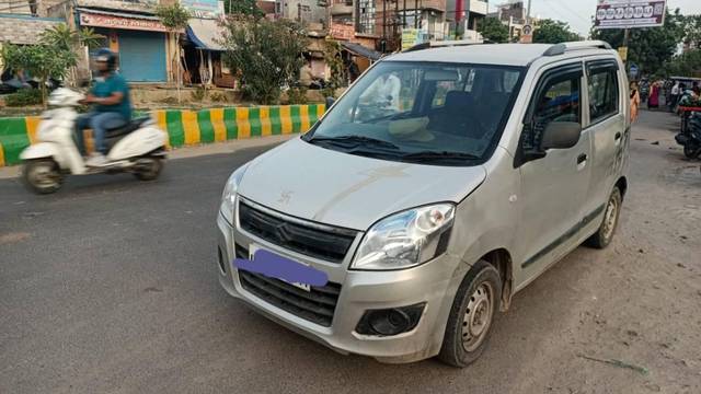 https://images10.gaadi.com/usedcar_image/3570655/original/processed_7bee364c-9307-4c2d-b496-acb607b80cb7.jpg?imwidth=6402