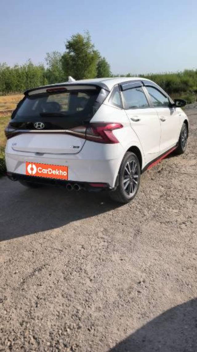 https://images10.gaadi.com/usedcar_image/3570785/original/processed_540f6b24-c135-4f7c-8f9d-d78184588c18.jpg?imwidth=6402