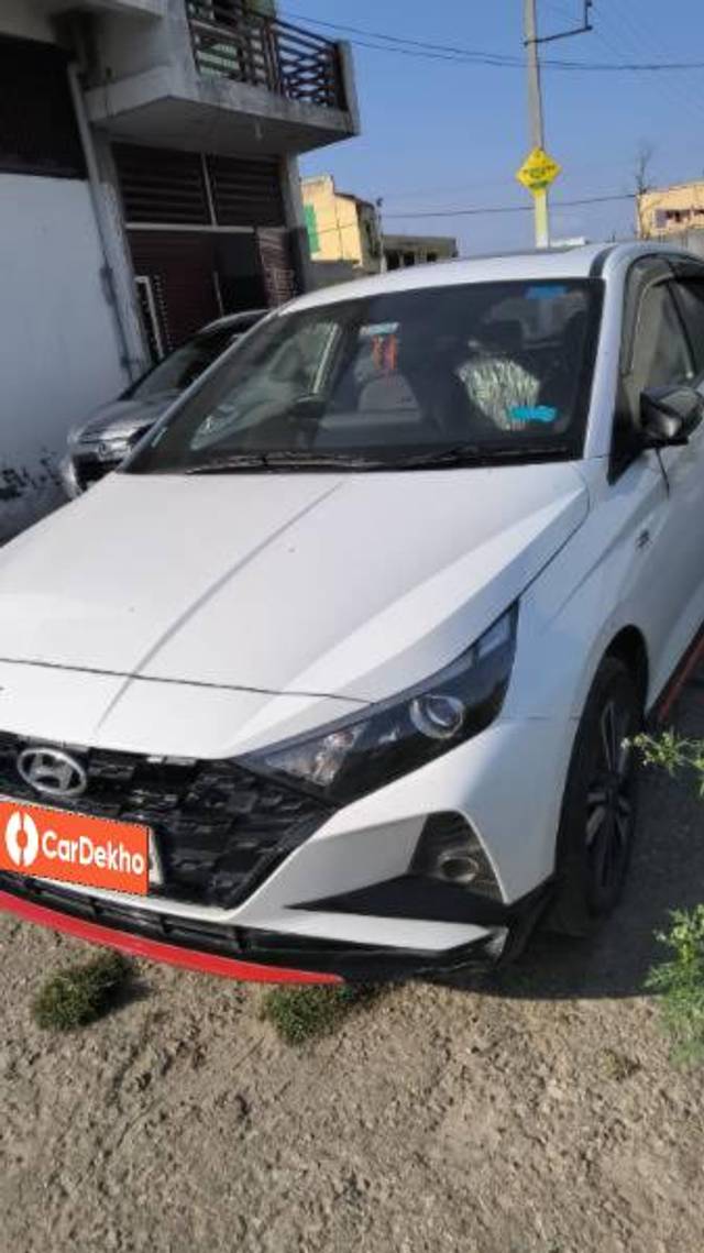 https://images10.gaadi.com/usedcar_image/3570785/original/processed_b76a2ee6-cdf3-4992-a673-f96a458667d2.jpg?imwidth=6400