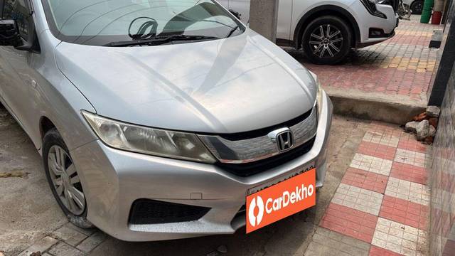 https://images10.gaadi.com/usedcar_image/3570819/original/processed_fa3b3a1e-0bb1-434f-9c26-61d13a16e96d.jpeg?imwidth=6400
