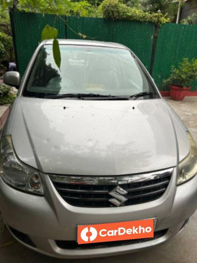 https://images10.gaadi.com/usedcar_image/3570824/original/processed_074e491c-cdce-45ca-81c3-8707d26fdce3.jpeg?imwidth=6402