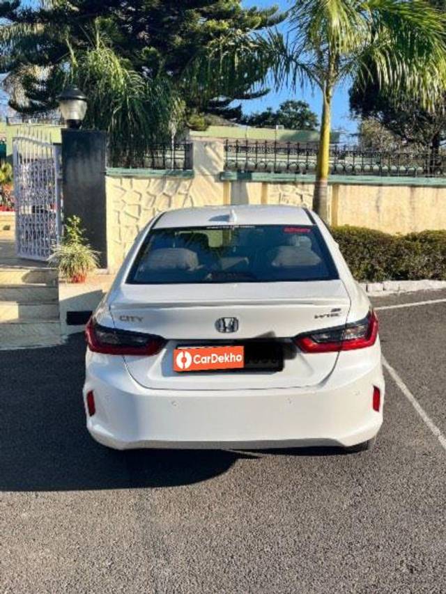 https://images10.gaadi.com/usedcar_image/3570883/original/processed_0d3dd102-db75-4aa5-9854-d325083b4893.jpeg?imwidth=6401