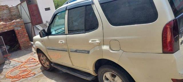 https://images10.gaadi.com/usedcar_image/3570897/original/processed_7fcd751a-acaf-4d97-bab1-163b143de687.jpeg?imwidth=6402