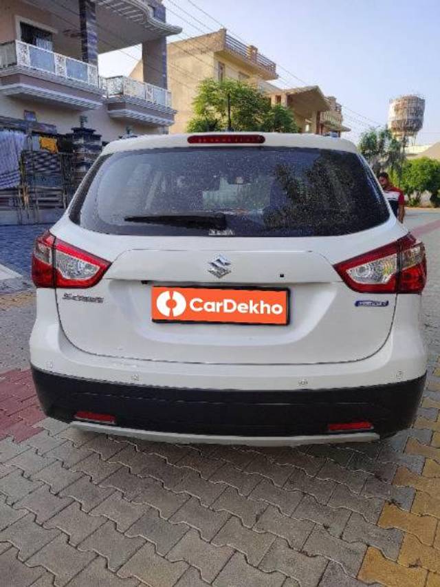https://images10.gaadi.com/usedcar_image/3570918/original/processed_6194069c-3fdd-4bb1-9cf6-5be82d00c214.jpg?imwidth=6402