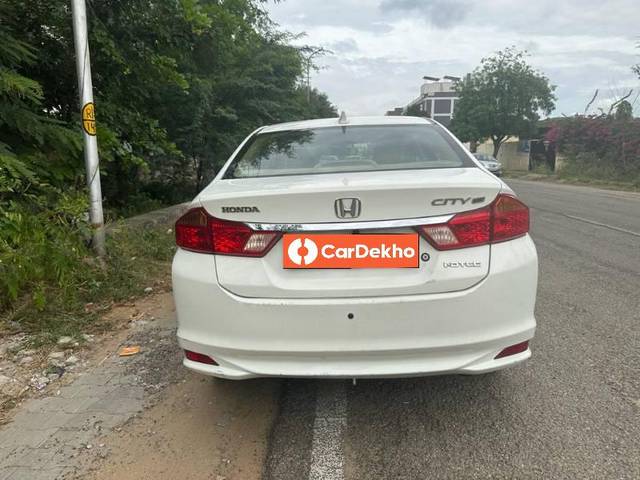 https://images10.gaadi.com/usedcar_image/3570932/original/processed_da44c801-388a-4bdc-a2f4-d9baebd7ba18.jpg?imwidth=6402