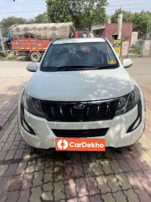 https://images10.gaadi.com/usedcar_image/3571003/original/processed_1e09672f-617a-46e1-a998-cb7f3b65b7bd.jpeg?imwidth=6400