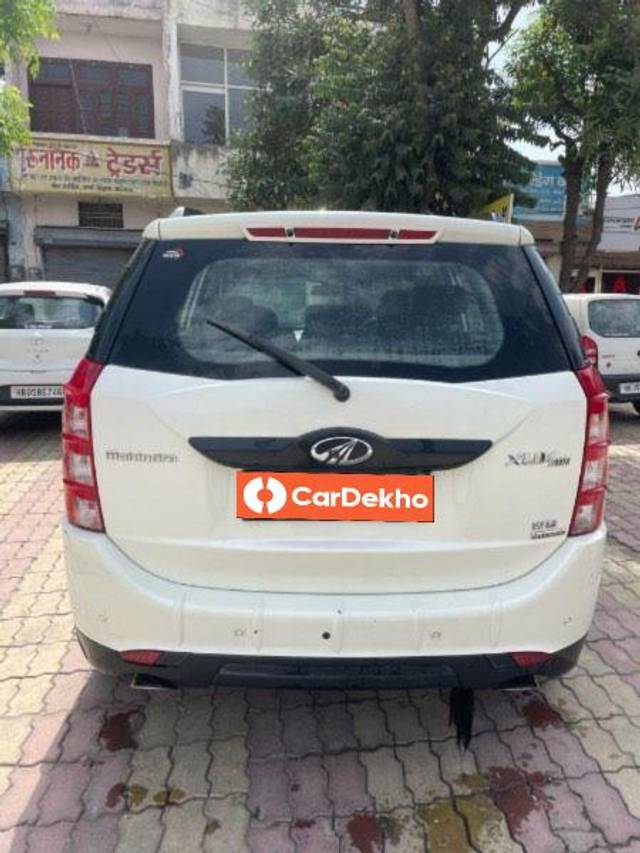 https://images10.gaadi.com/usedcar_image/3571003/original/processed_4bbf14fd-c031-4350-897a-59cba988b2b9.jpeg?imwidth=6402