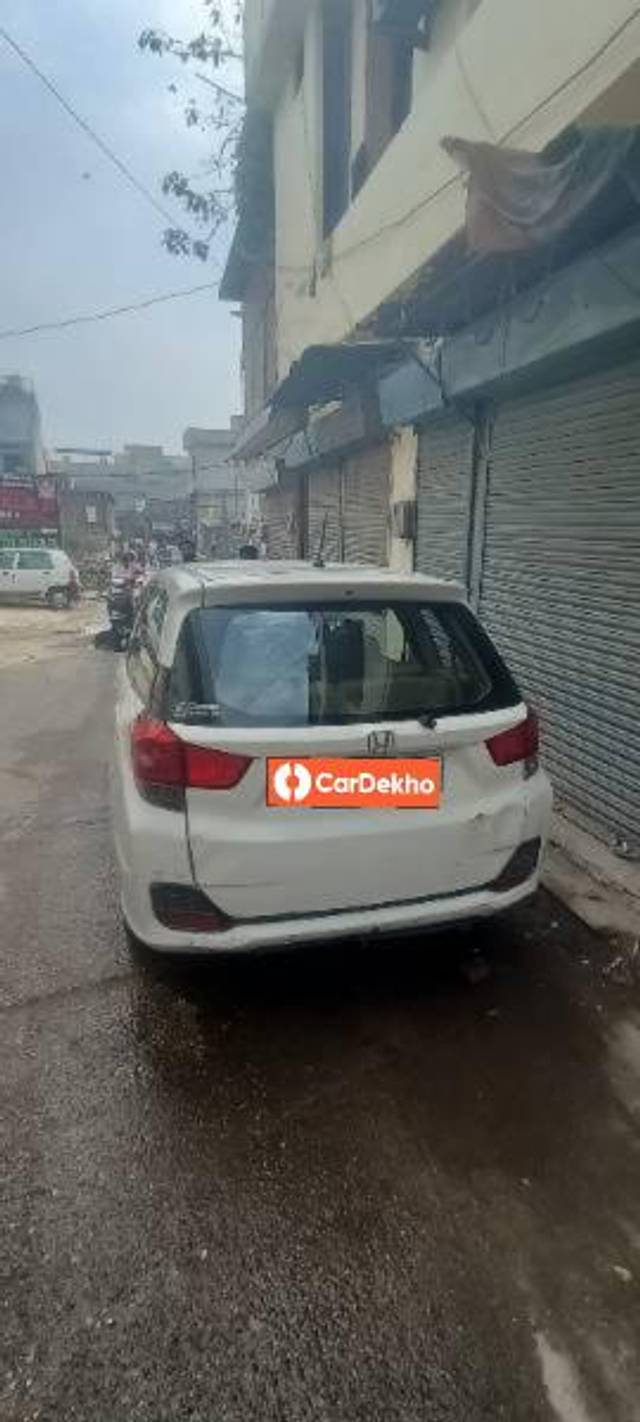 https://images10.gaadi.com/usedcar_image/3571082/original/processed_9a2ab32c-5061-452d-bac5-fb94eedd061b.jpg?imwidth=6401
