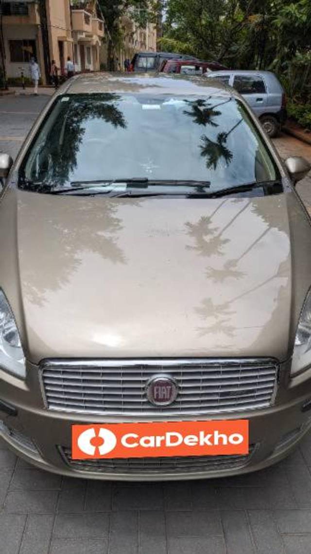 https://images10.gaadi.com/usedcar_image/3571136/original/processed_2908d357-7900-43cb-a97d-5b16a611eb9a.jpg?imwidth=6400