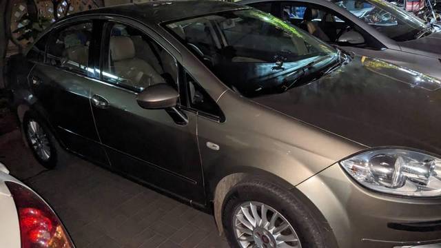 https://images10.gaadi.com/usedcar_image/3571136/original/processed_8242969b-a2e5-4ad8-a500-da2dfa02cb3f.jpg?imwidth=6401