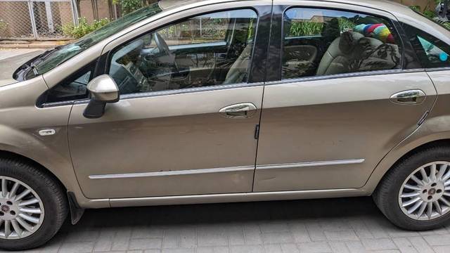 https://images10.gaadi.com/usedcar_image/3571136/original/processed_e32ae117-219d-4e9b-b421-a8686fa01af4.jpg?imwidth=6402