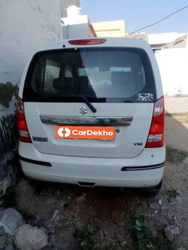 https://images10.gaadi.com/usedcar_image/3571193/original/processed_b788ec4a-60be-4cae-b7ed-c78284ba7394.jpg?imwidth=6402