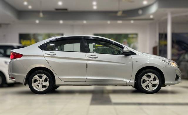 https://images10.gaadi.com/usedcar_image/3571241/original/processed_img2866676__used_car_2866676_1694331361.jpg?imwidth=6401
