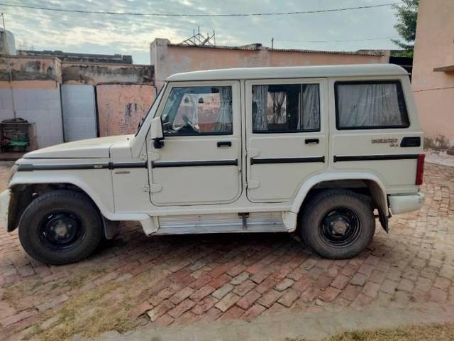 https://images10.gaadi.com/usedcar_image/3571544/original/processed_1480b1a0-5326-422b-a996-3f2dd7a4076d.jpg?imwidth=6402