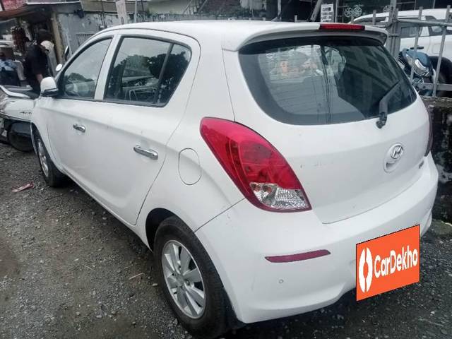 https://images10.gaadi.com/usedcar_image/3571556/original/processed_31e86593-2869-42cb-86f7-b4e697c5172d.jpg?imwidth=6402