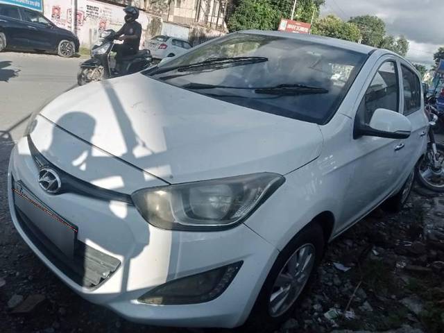 https://images10.gaadi.com/usedcar_image/3571556/original/processed_566fccec-db0e-4928-994a-8dc8cd4b1e8b.jpg?imwidth=6400