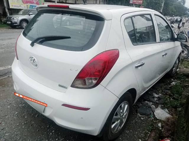 https://images10.gaadi.com/usedcar_image/3571556/original/processed_c0869297-62e9-40aa-b3fd-db250fde7044.jpg?imwidth=6401
