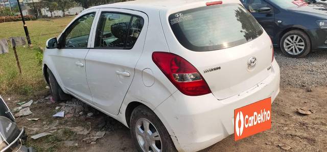 https://images10.gaadi.com/usedcar_image/3571601/original/processed_17e09d84-0f38-4cf4-a9d5-970546588144.jpg?imwidth=6402