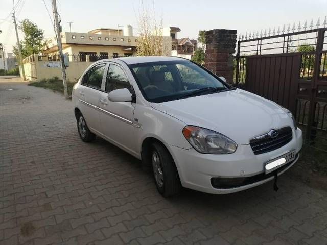 https://images10.gaadi.com/usedcar_image/3571637/original/processed_6cfeca5b-c1b5-42e1-acb7-a6773668f16b.jpg?imwidth=6402