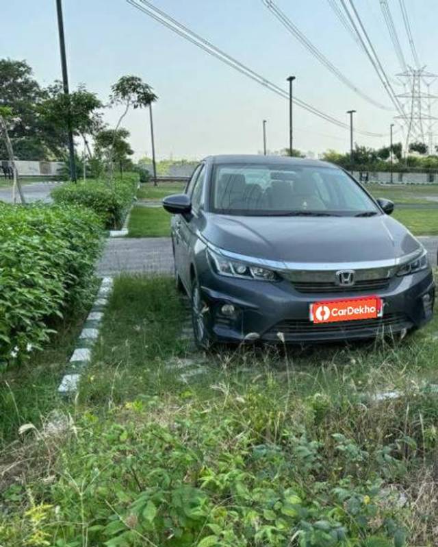 https://images10.gaadi.com/usedcar_image/3571788/original/processed_55cf38ed-54a7-449d-a90c-acece15efe05.jpg?imwidth=6400