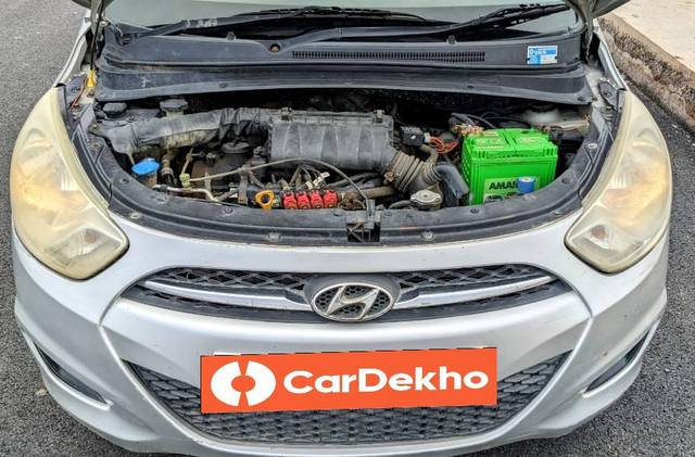 https://images10.gaadi.com/usedcar_image/3571798/original/processed_9053548d-7f0f-468f-a4cd-0a78d3f30243.jpg?imwidth=6400
