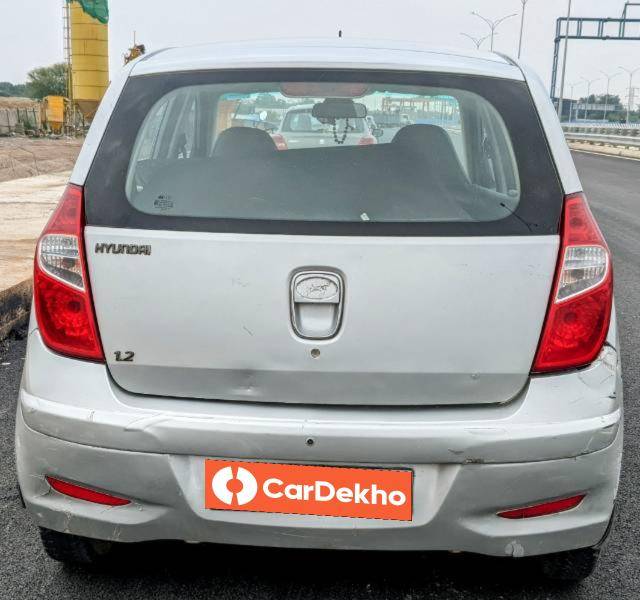 https://images10.gaadi.com/usedcar_image/3571798/original/processed_bc8a50ee-0588-4788-809e-90c71a81e6ca.jpg?imwidth=6402