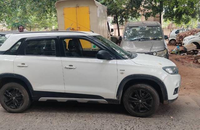 https://images10.gaadi.com/usedcar_image/3572038/original/processed_768fc872-0a2c-472f-bb18-9fa9c0808d12.jpg?imwidth=6401