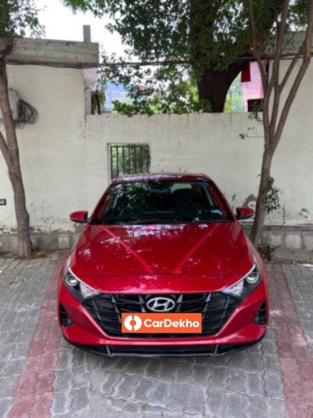 https://images10.gaadi.com/usedcar_image/3572069/original/processed_500c6f9d-8147-45c2-82e0-0a92a33b6242.jpeg?imwidth=6402