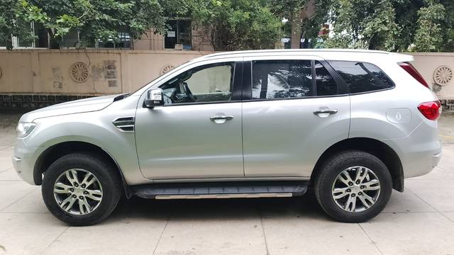 https://images10.gaadi.com/usedcar_image/3572302/original/img2867274__used_car_2867274_1700737899.jpg?imwidth=6402